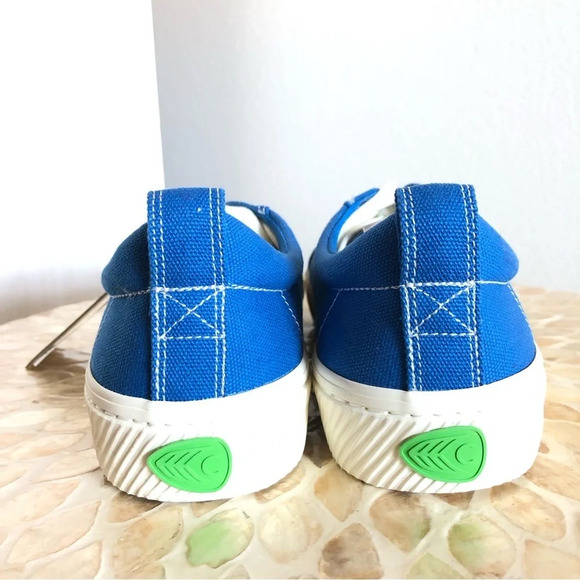 NWT Cariuma x Pantone Blue Sneakers 7 - Picture 8 of 10